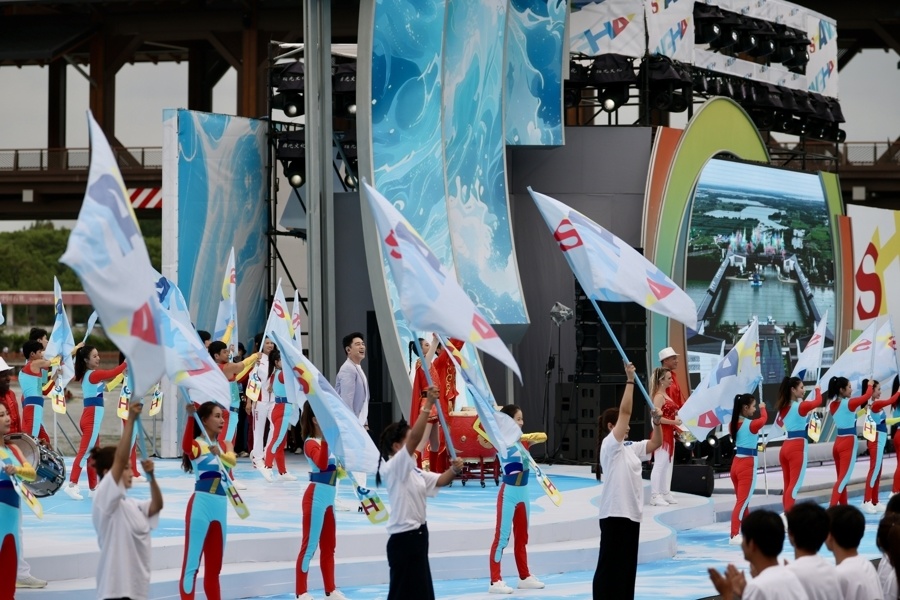 方厅水院举, 努力与尊重 方厅水院举, 努力与尊重